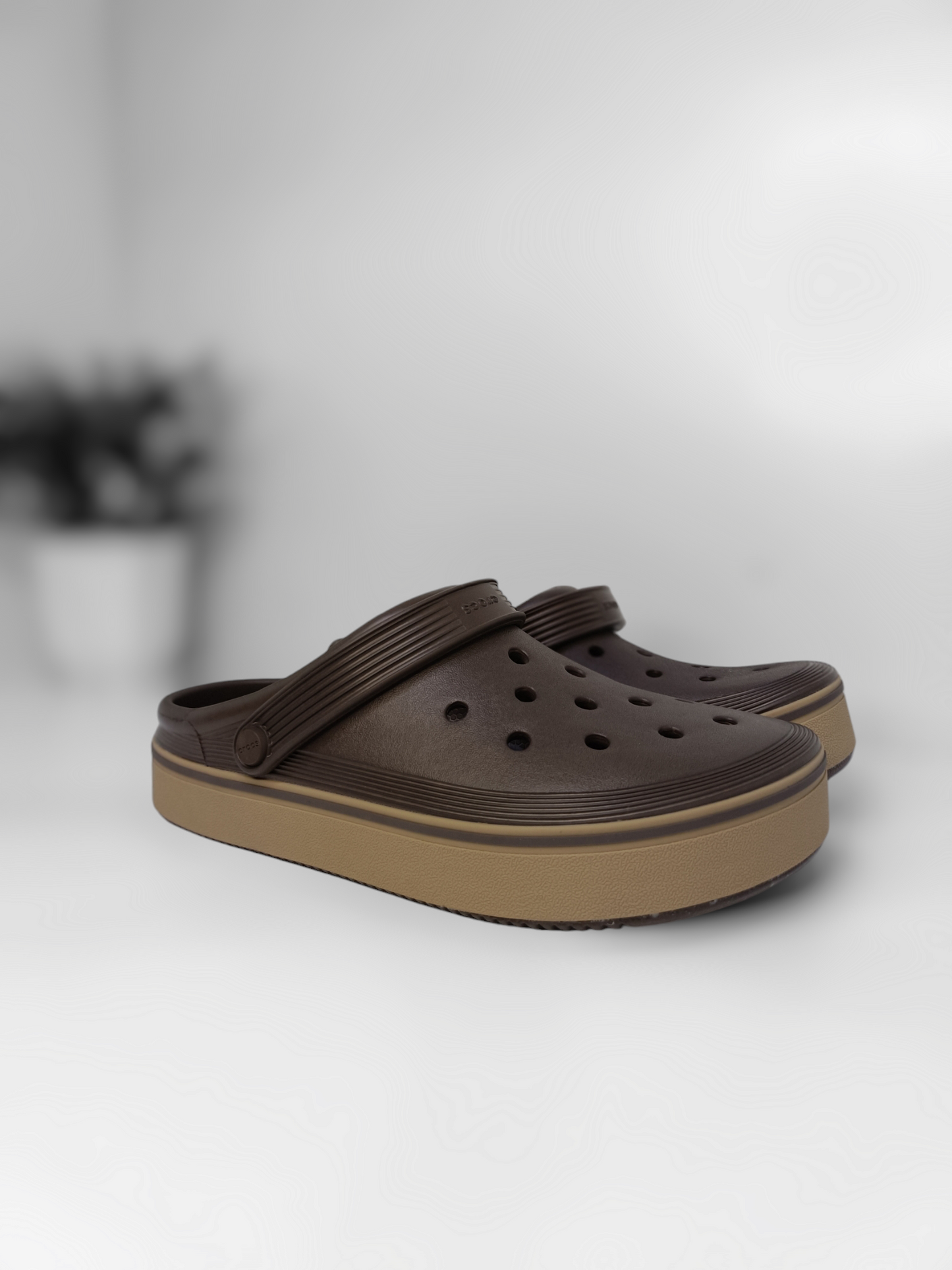 Crocs Off Court Marron